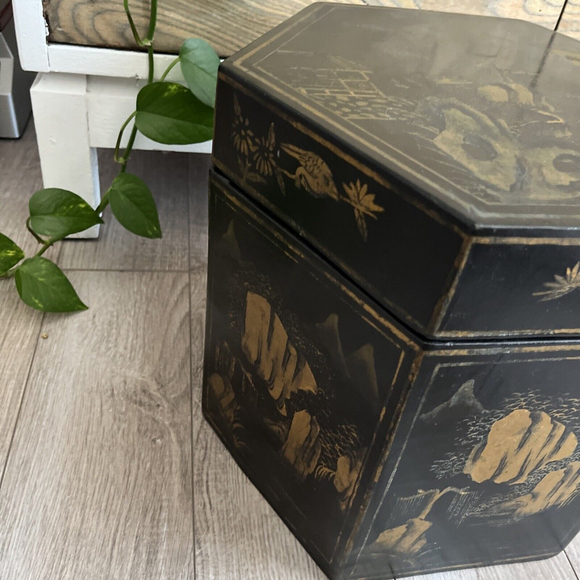 Vintage Japanese Large Lidded Lacquer Box Hat Storage Waterfall Mountain Octagon - Picture 3 of 6